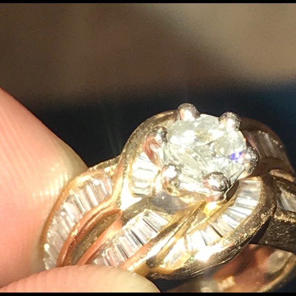 14kt diamond wedding ring size 5 can be resized - Picture 6 of 7